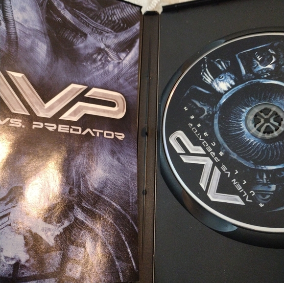 AVP: Alien vs Predator  (2004) sci fi - Picture 3 of 6